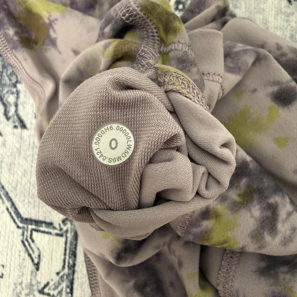 Lululemon Align HR Radial in Tie Dye Mauve Grey - Size 0 - Picture 4 of 6